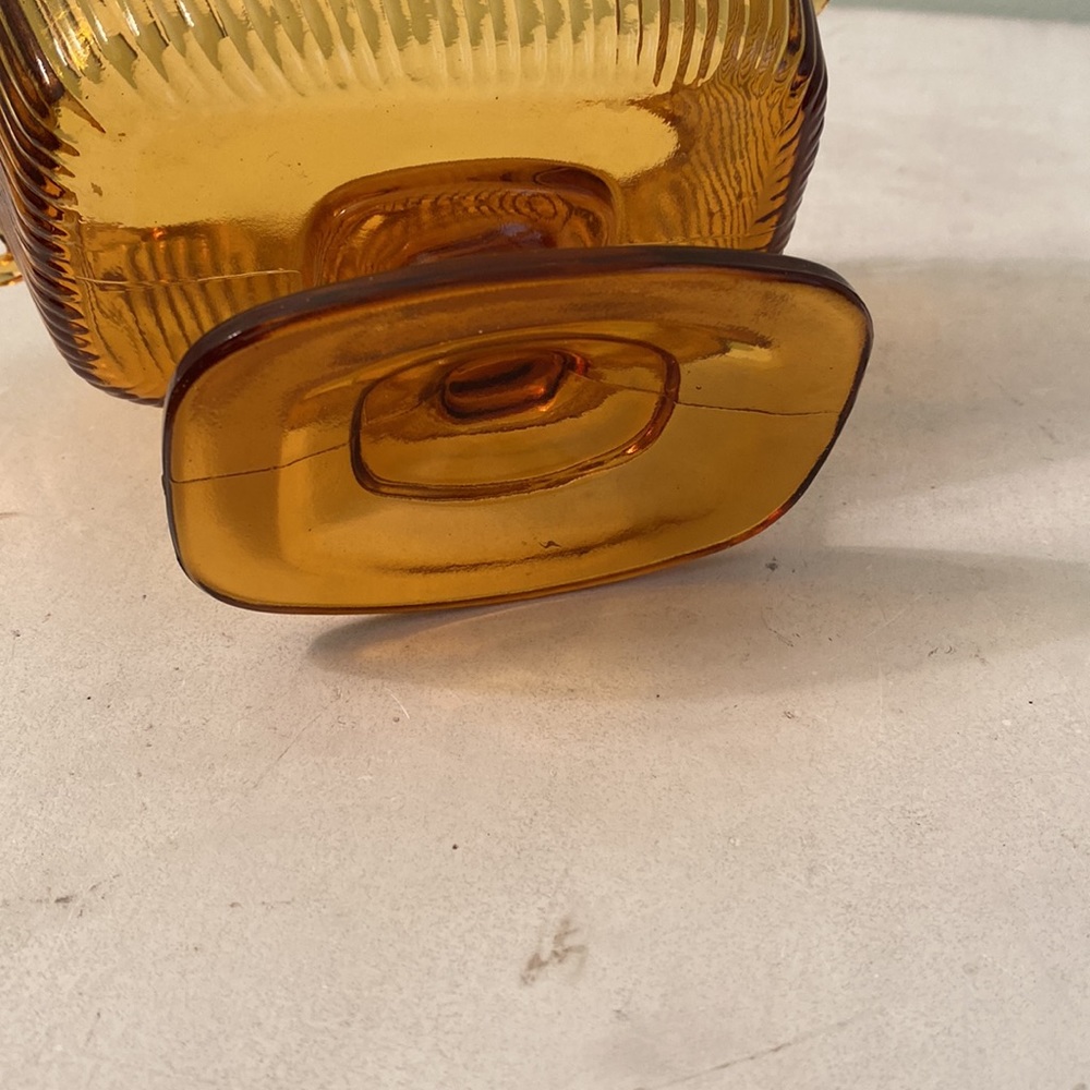 Amber glass  square pedestal  bowl with lid - Picture 10 of 10